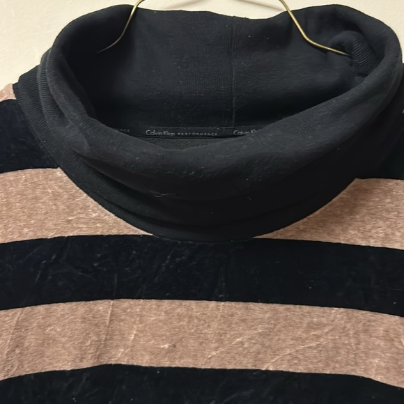 Calvin Klein performances fleece turtleneck sweater pouch pocket size M like new - Picture 3 of 5